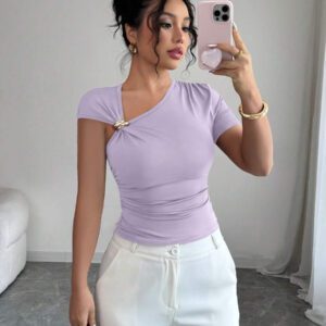 Elenzga Top à manches courtes pour femmes avec encolure asymétrique élégante, décoré de boutons en métal or rose 3D