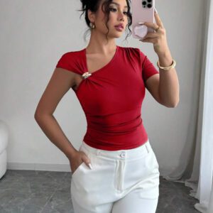 Elenzga Top à manches courtes pour femmes avec encolure asymétrique élégante, décoré de boutons en métal or rose 3D