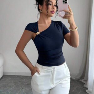 Elenzga Top à manches courtes pour femmes avec encolure asymétrique élégante, décoré de boutons en métal or rose 3D