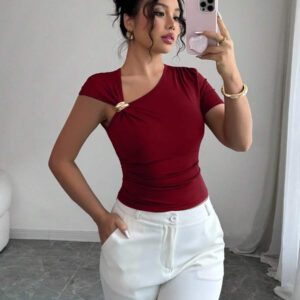 Elenzga Top à manches courtes pour femmes avec encolure asymétrique élégante, décoré de boutons en métal or rose 3D