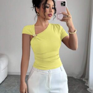 Elenzga Top à manches courtes pour femmes avec encolure asymétrique élégante, décoré de boutons en métal or rose 3D