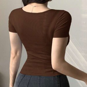Joudiya T-shirt court ajusté à encolure en V torsadé et manches courtes pour femmes
