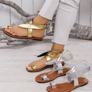 Women's Flat Sandals, European And American Fashion Casual Round Toe Rivet Buckle Strap Beach Slippers