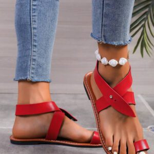 Women's Flat Sandals, European And American Fashion Casual Round Toe Rivet Buckle Strap Beach Slippers