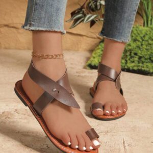 Women's Flat Sandals, European And American Fashion Casual Round Toe Rivet Buckle Strap Beach Slippers