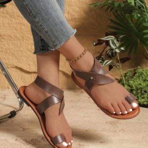 Women's Flat Sandals, European And American Fashion Casual Round Toe Rivet Buckle Strap Beach Slippers