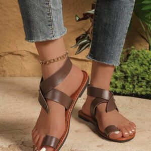 Women's Flat Sandals, European And American Fashion Casual Round Toe Rivet Buckle Strap Beach Slippers