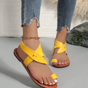 Women's Flat Sandals, European And American Fashion Casual Round Toe Rivet Buckle Strap Beach Slippers