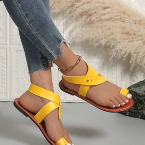 Women's Flat Sandals, European And American Fashion Casual Round Toe Rivet Buckle Strap Beach Slippers