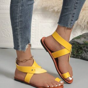 Women's Flat Sandals, European And American Fashion Casual Round Toe Rivet Buckle Strap Beach Slippers