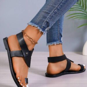 Women's Flat Sandals, European And American Fashion Casual Round Toe Rivet Buckle Strap Beach Slippers