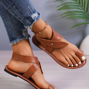 Women's Flat Sandals, European And American Fashion Casual Round Toe Rivet Buckle Strap Beach Slippers