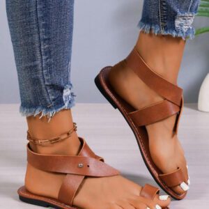 Women's Flat Sandals, European And American Fashion Casual Round Toe Rivet Buckle Strap Beach Slippers
