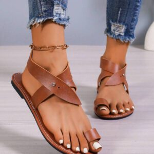 Women's Flat Sandals, European And American Fashion Casual Round Toe Rivet Buckle Strap Beach Slippers