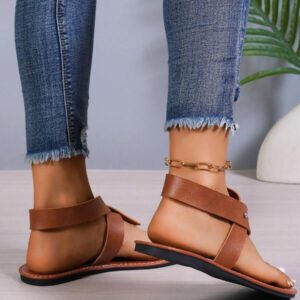 Women's Flat Sandals, European And American Fashion Casual Round Toe Rivet Buckle Strap Beach Slippers