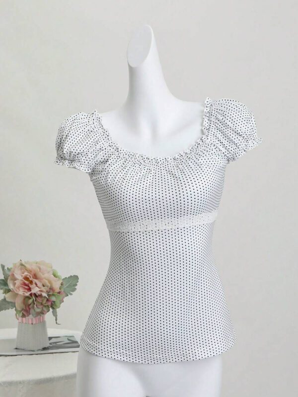 Sweetra Tee-shirt à col rond et manches courtes à volants avec imprimé pois pour femmes en été – Image 2