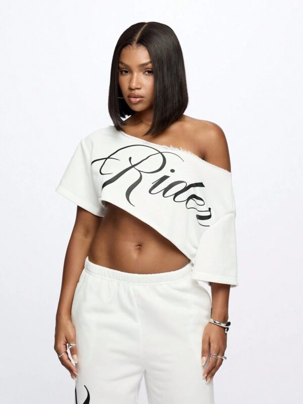 SUMWON WOMEN Top court style épaules dénudées avec logo calligraphié, tenue casual d'été pour festival, week-end, soirée, style urbain – Image 2