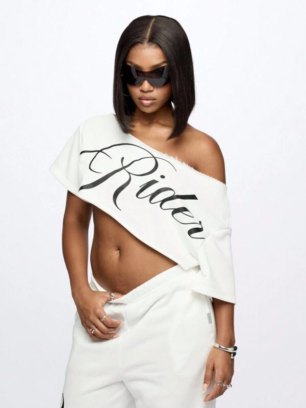 SUMWON WOMEN Top court style épaules dénudées avec logo calligraphié, tenue casual d'été pour festival, week-end, soirée, style urbain – Image 6