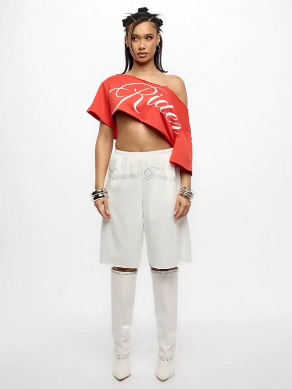 SUMWON WOMEN Top court style épaules dénudées avec logo calligraphié, tenue casual d'été pour festival, week-end, soirée, style urbain – Image 26
