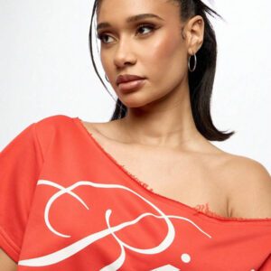 SUMWON WOMEN Top court style épaules dénudées avec logo calligraphié, tenue casual d'été pour festival, week-end, soirée, style urbain