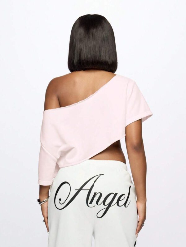 SUMWON WOMEN Top court style épaules dénudées avec logo calligraphié, tenue casual d'été pour festival, week-end, soirée, style urbain – Image 32