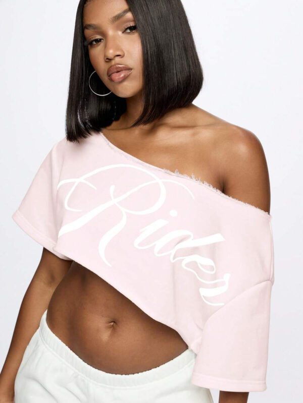 SUMWON WOMEN Top court style épaules dénudées avec logo calligraphié, tenue casual d'été pour festival, week-end, soirée, style urbain – Image 33