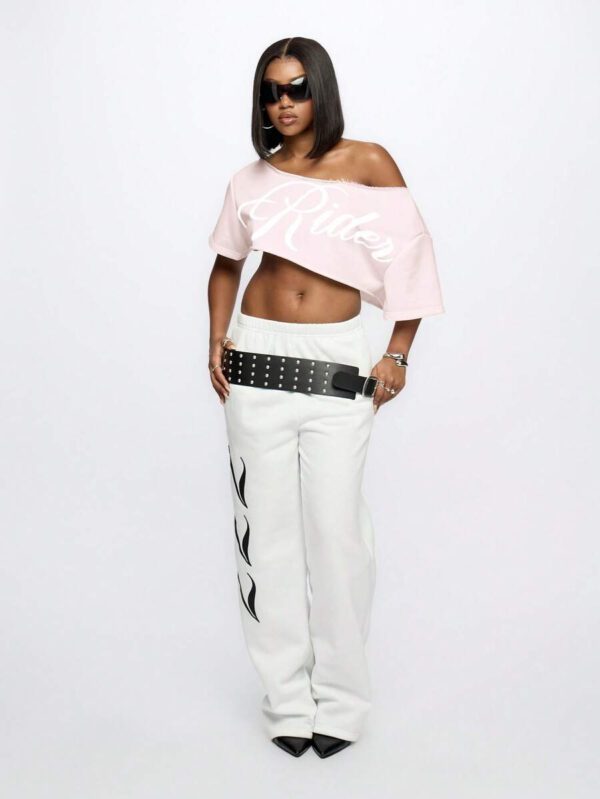 SUMWON WOMEN Top court style épaules dénudées avec logo calligraphié, tenue casual d'été pour festival, week-end, soirée, style urbain – Image 36