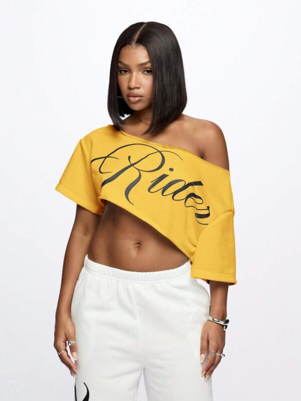 SUMWON WOMEN Top court style épaules dénudées avec logo calligraphié, tenue casual d'été pour festival, week-end, soirée, style urbain – Image 38
