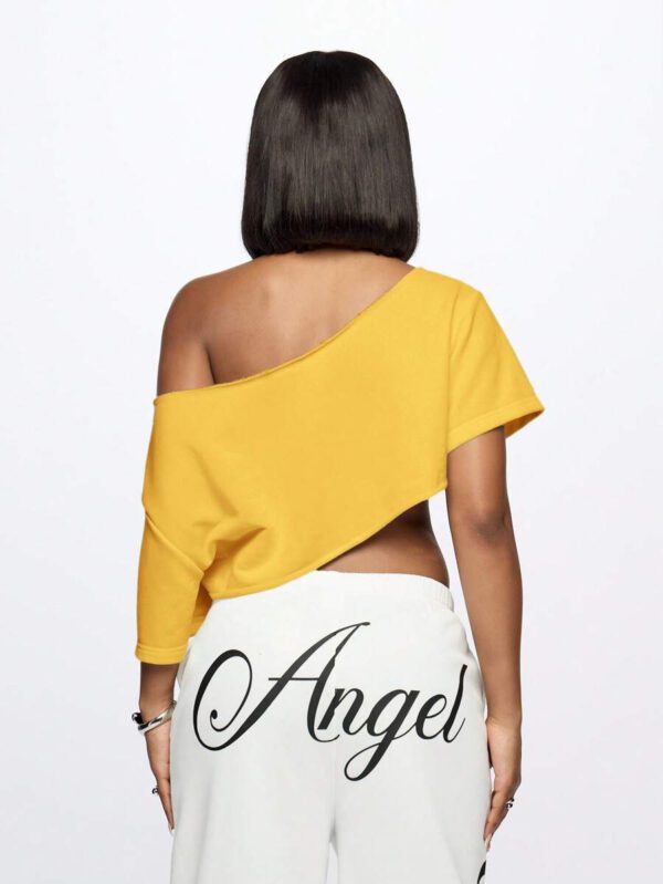 SUMWON WOMEN Top court style épaules dénudées avec logo calligraphié, tenue casual d'été pour festival, week-end, soirée, style urbain – Image 39