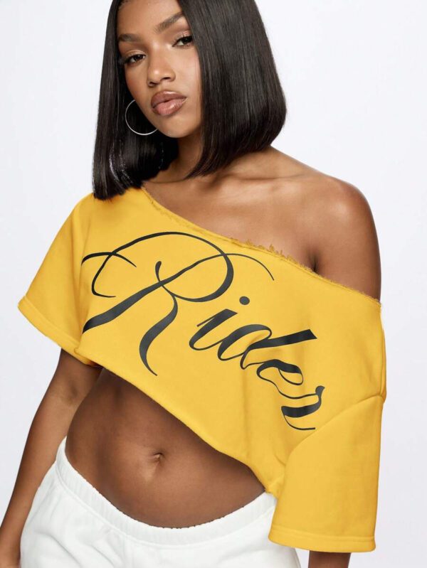SUMWON WOMEN Top court style épaules dénudées avec logo calligraphié, tenue casual d'été pour festival, week-end, soirée, style urbain – Image 40