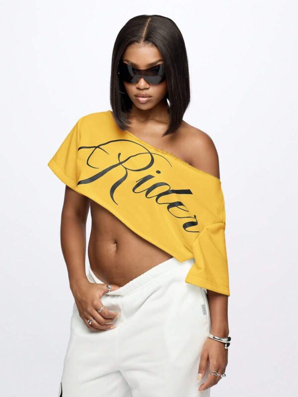 SUMWON WOMEN Top court style épaules dénudées avec logo calligraphié, tenue casual d'été pour festival, week-end, soirée, style urbain – Image 42