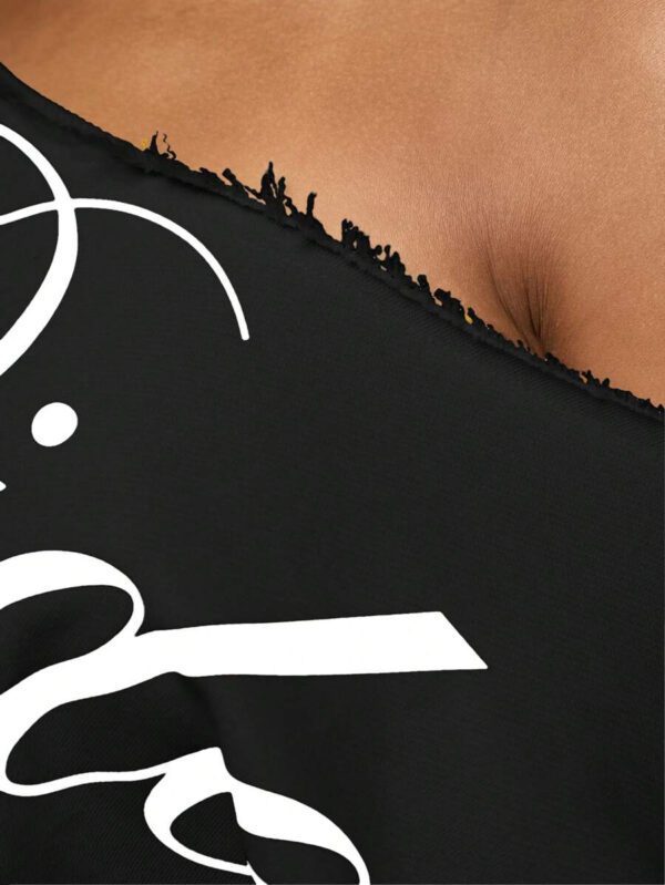 SUMWON WOMEN Top court style épaules dénudées avec logo calligraphié, tenue casual d'été pour festival, week-end, soirée, style urbain – Image 48