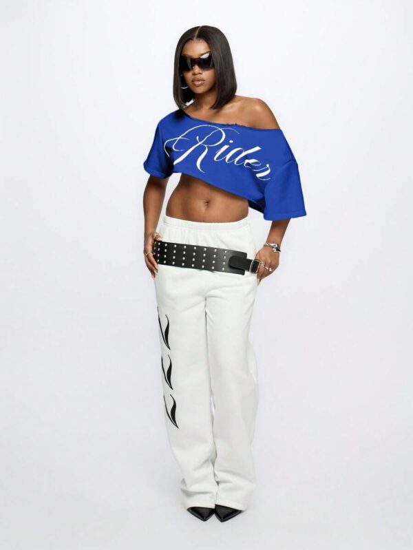 SUMWON WOMEN Top court style épaules dénudées avec logo calligraphié, tenue casual d'été pour festival, week-end, soirée, style urbain – Image 63