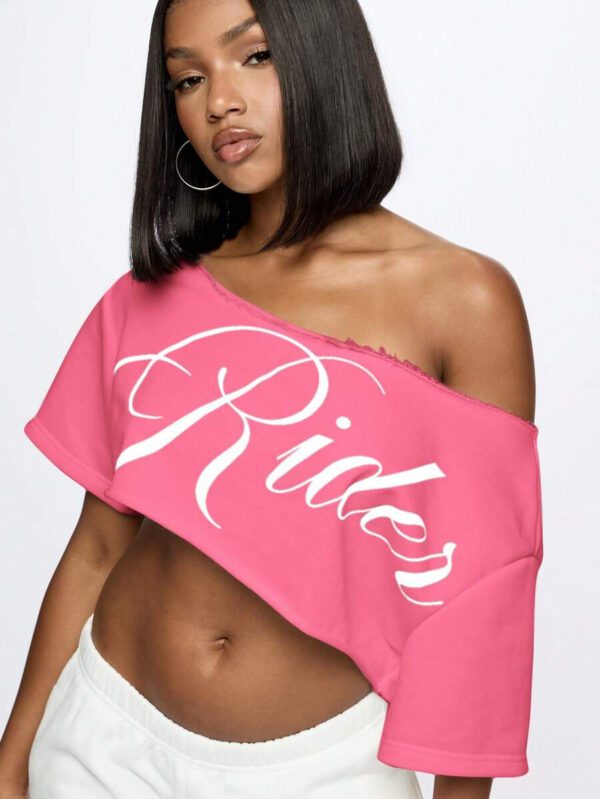 SUMWON WOMEN Top court style épaules dénudées avec logo calligraphié, tenue casual d'été pour festival, week-end, soirée, style urbain – Image 67