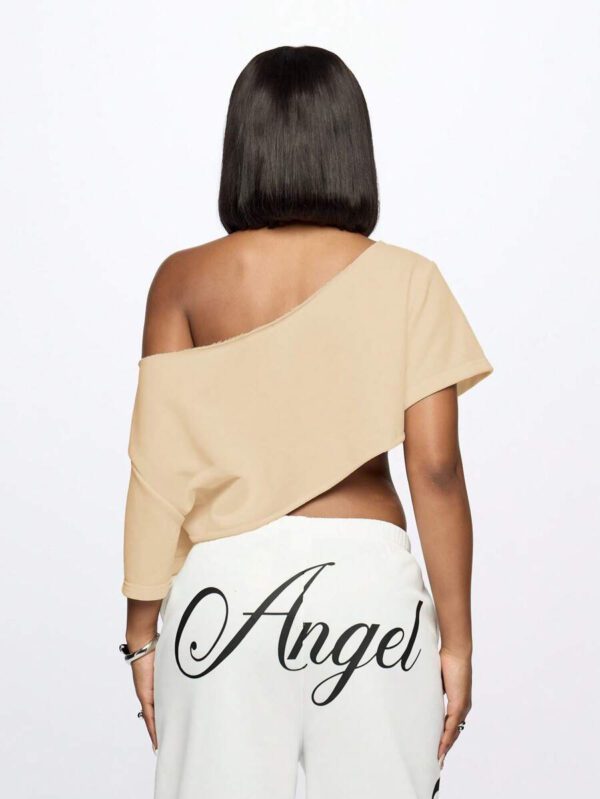 SUMWON WOMEN Top court style épaules dénudées avec logo calligraphié, tenue casual d'été pour festival, week-end, soirée, style urbain – Image 73
