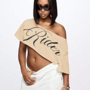 SUMWON WOMEN Top court style épaules dénudées avec logo calligraphié, tenue casual d'été pour festival, week-end, soirée, style urbain