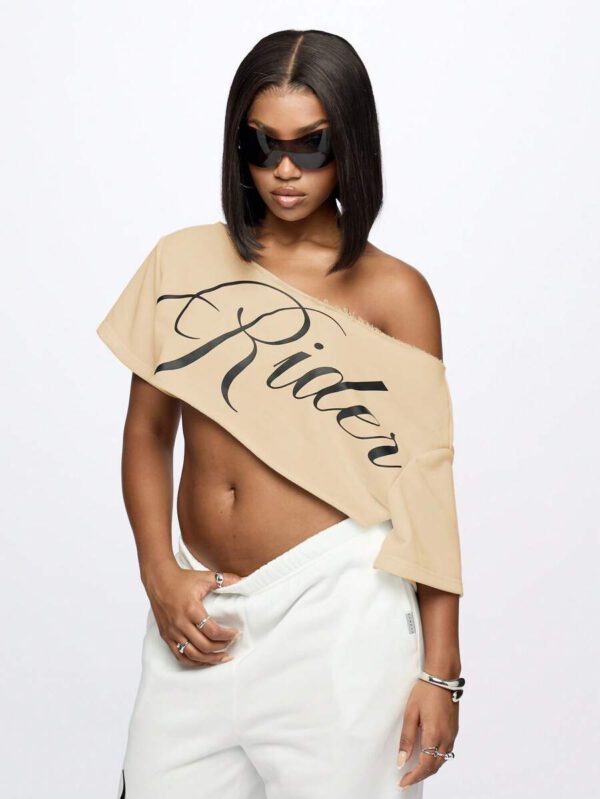 SUMWON WOMEN Top court style épaules dénudées avec logo calligraphié, tenue casual d'été pour festival, week-end, soirée, style urbain – Image 76