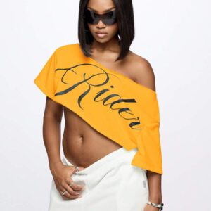 SUMWON WOMEN Top court style épaules dénudées avec logo calligraphié, tenue casual d'été pour festival, week-end, soirée, style urbain