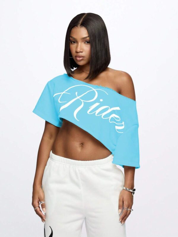 SUMWON WOMEN Top court style épaules dénudées avec logo calligraphié, tenue casual d'été pour festival, week-end, soirée, style urbain – Image 86
