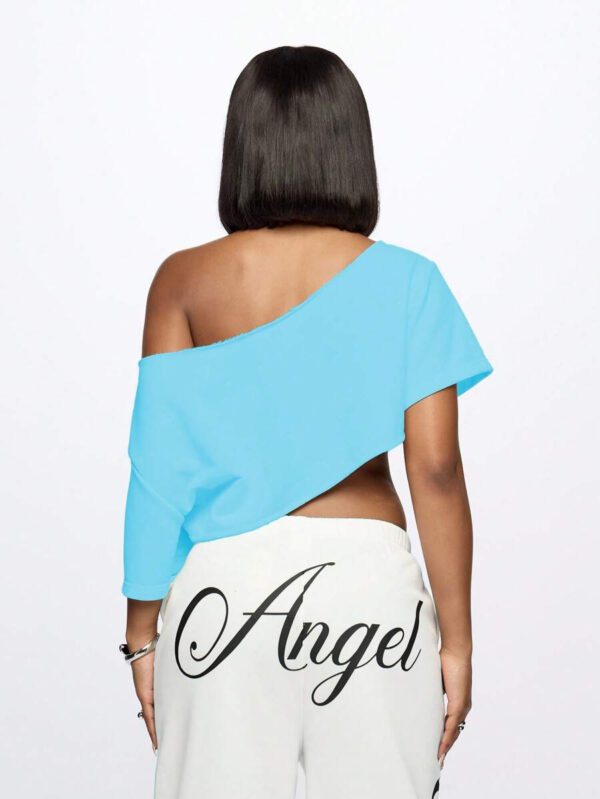 SUMWON WOMEN Top court style épaules dénudées avec logo calligraphié, tenue casual d'été pour festival, week-end, soirée, style urbain – Image 87