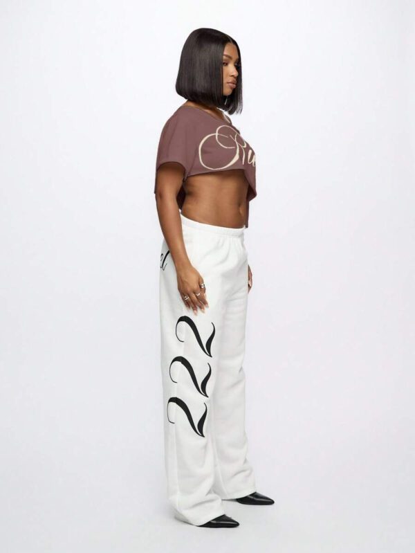 SUMWON WOMEN Top court style épaules dénudées avec logo calligraphié, tenue casual d'été pour festival, week-end, soirée, style urbain – Image 99