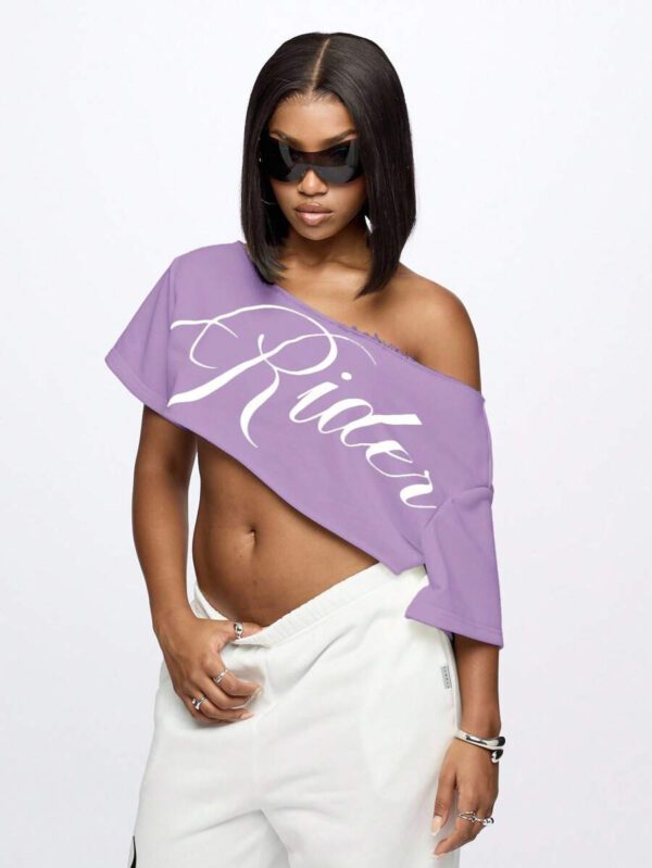 SUMWON WOMEN Top court style épaules dénudées avec logo calligraphié, tenue casual d'été pour festival, week-end, soirée, style urbain – Image 104