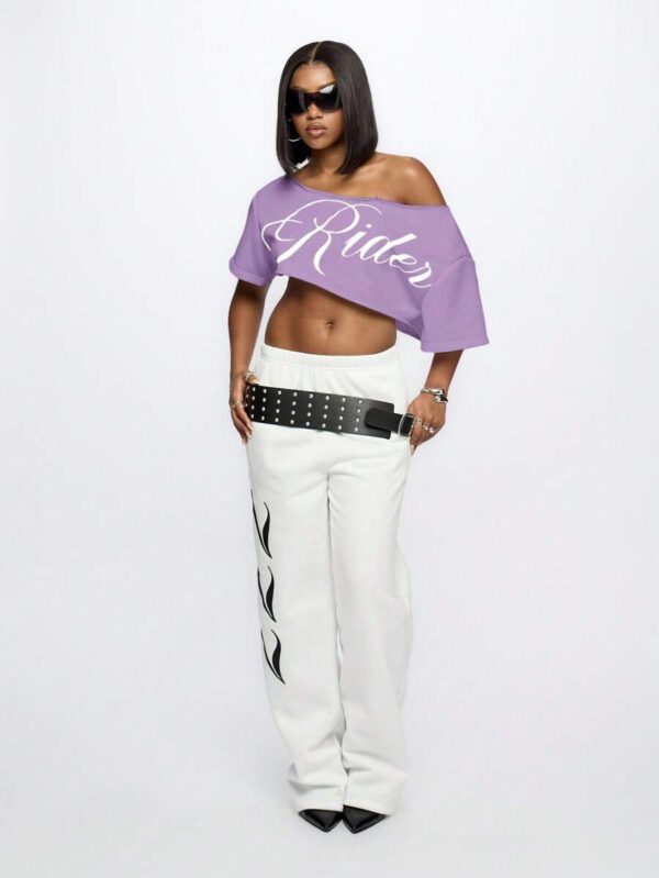 SUMWON WOMEN Top court style épaules dénudées avec logo calligraphié, tenue casual d'été pour festival, week-end, soirée, style urbain – Image 105