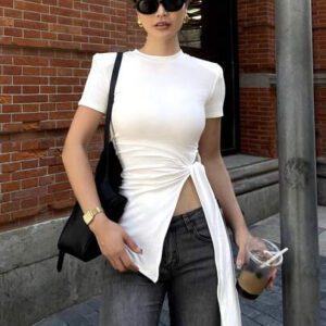 DAZY 1 pièce T-shirt d'été femme à col rond, couleur unie, avec nœud à la taille asymétrique, ourlet fendu, manches courtes blanches