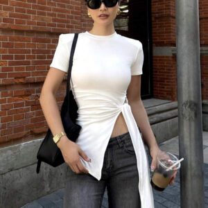 DAZY 1 pièce T-shirt d'été femme à col rond, couleur unie, avec nœud à la taille asymétrique, ourlet fendu, manches courtes blanches