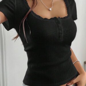 Zielony T-shirt femme à manches courtes avec bordure en dentelle, coupe ajustée élégante avec détail de 3 boutons, Top casual, nouvelles arrivages pour l'été