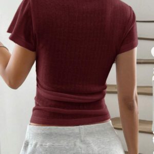 Zielony T-shirt femme à manches courtes avec bordure en dentelle, coupe ajustée élégante avec détail de 3 boutons, Top casual, nouvelles arrivages pour l'été