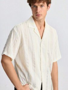 Ontre Chemise décontractée à col cranté et manches courtes, coupe droite. Motif rayé texturé confortable et respirant. Chemise décontractée jeune homme, convient aux festivals et à la vie de tous les jours – Image 2
