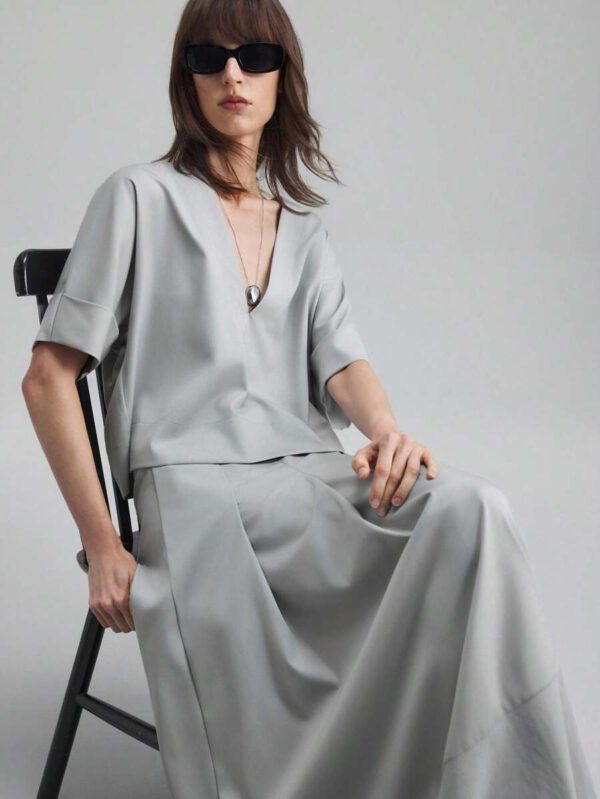 Ontre Tenue décontractée de haute qualité pour femmes d'affaires, comprenant un ensemble deux pièces ample et confortable : un Top à manches dolman col V et une jupe cintrée à la taille avec design de bordure contrastée, convenant pour le bureau, les déplacements et les voyages – Image 9