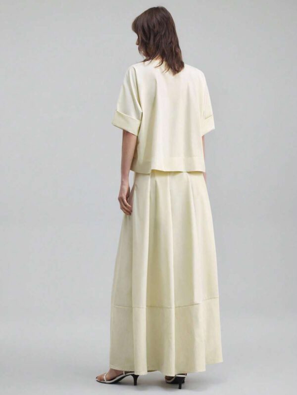 Ontre Tenue décontractée de haute qualité pour femmes d'affaires, comprenant un ensemble deux pièces ample et confortable : un Top à manches dolman col V et une jupe cintrée à la taille avec design de bordure contrastée, convenant pour le bureau, les déplacements et les voyages – Image 16